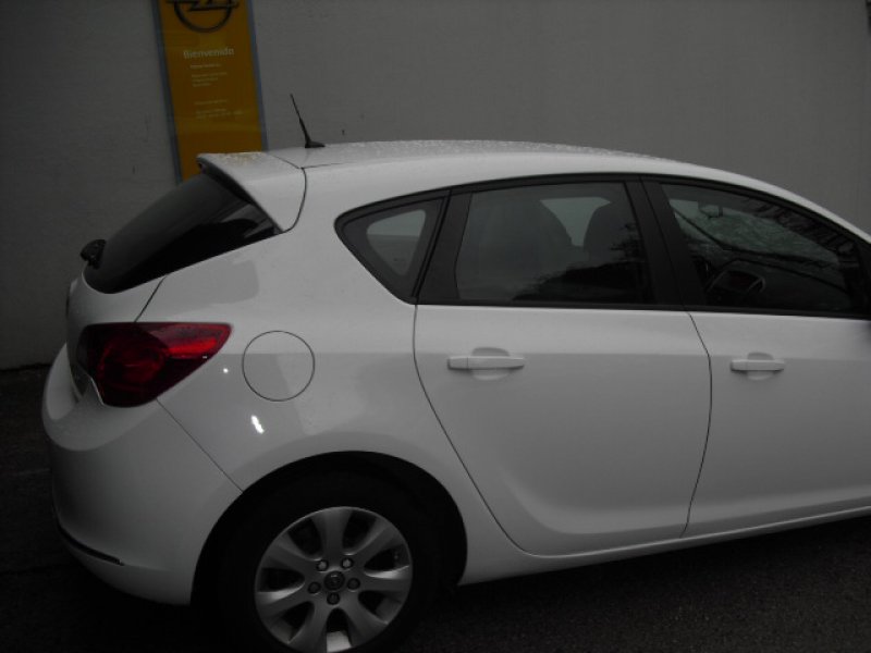 Opel Astra 1.7 CDTi 110 CV Selective Business Opel Astra 1.7 CDTi 110 CV Selective Business