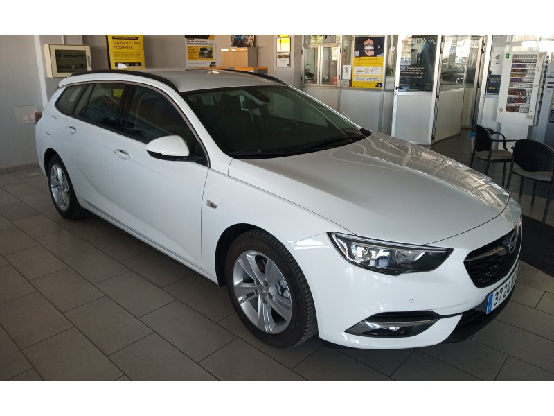 Opel Insignia Sports Tourer ST 1.6 CDTi 100kW ecoTEC D Selective Opel Insignia Sports Tourer ST 1.6 CDTi 100kW ecoTEC D Selective