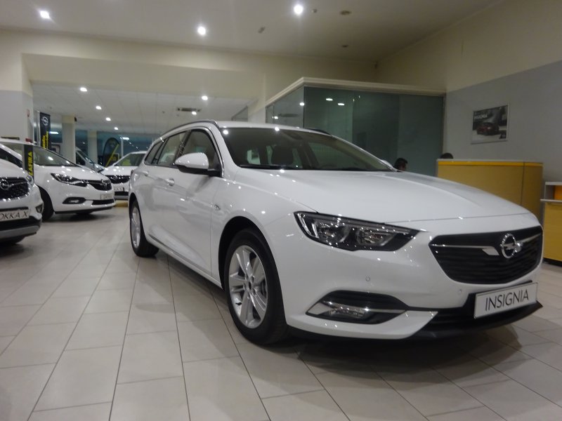 Opel Insignia ST 1.6 CDTi 100kW (136CV) ecoTEC D Selective Opel Insignia ST 1.6 CDTi 100kW (136CV) ecoTEC D Selective