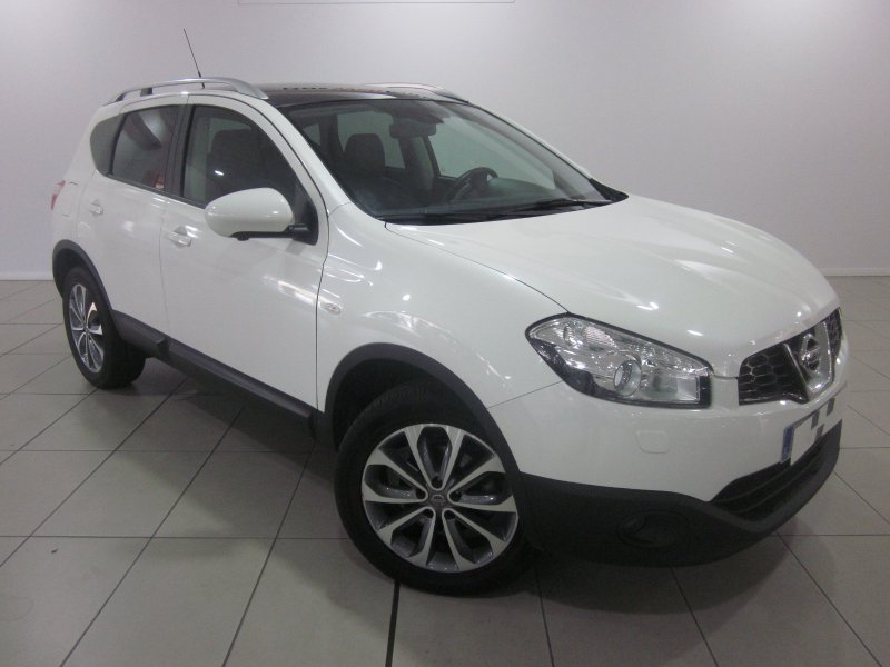 Nissan Qashqai 2.0 dCi 4x4 A/T 18 TEKNA SPORT Nissan Qashqai 2.0 dCi 4x4 A/T 18 TEKNA SPORT