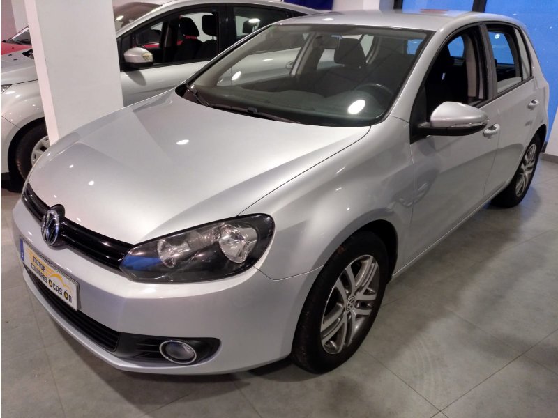 Volkswagen Golf VI 1.6 TDI 105cv BlueMotion Volkswagen Golf VI 1.6 TDI 105cv BlueMotion