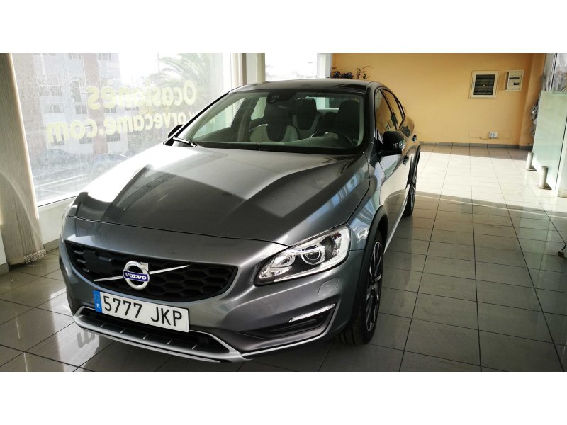 Volvo V60 Cross Country 2.4 D4 AWD Auto Summum Volvo V60 Cross Country 2.4 D4 AWD Auto Summum