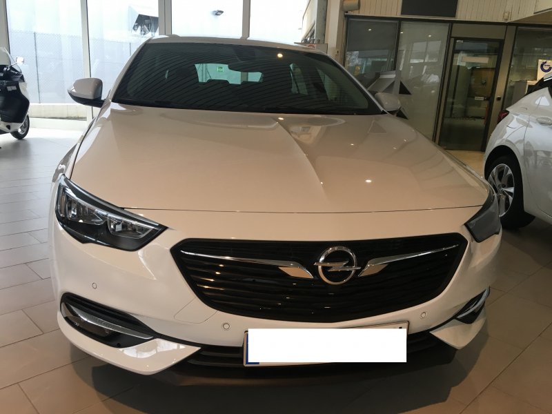 Opel Insignia 1.6CDTI S&S ecoF 100kW (136CV) Selective Opel Insignia 1.6CDTI S&S ecoF 100kW (136CV) Selective